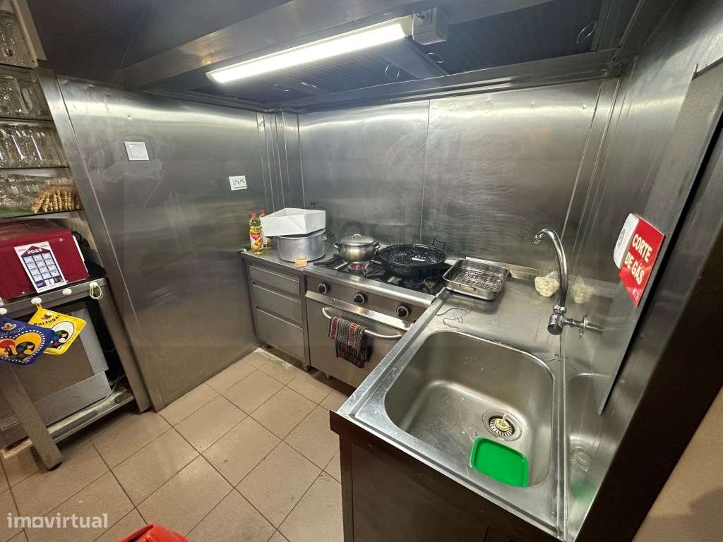 Loja em Massamá para venda - com Sanck-Bar em funcionamento-14