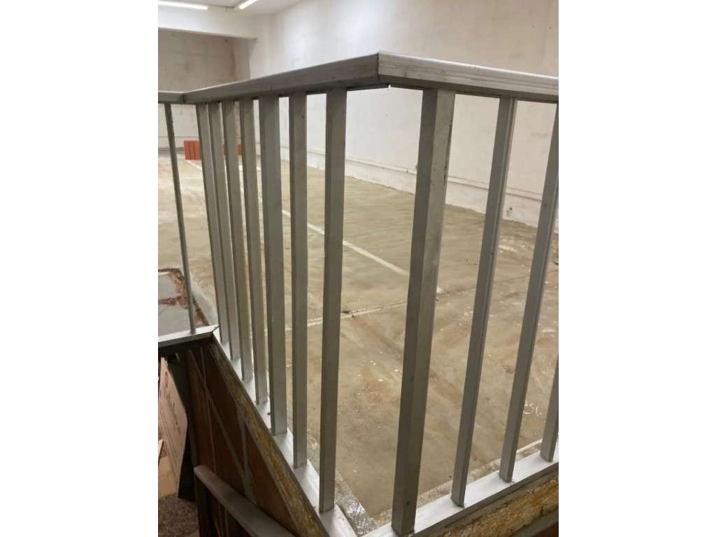 Armazém à venda na Ramada, Odivelas - Grande imagem: 5/8