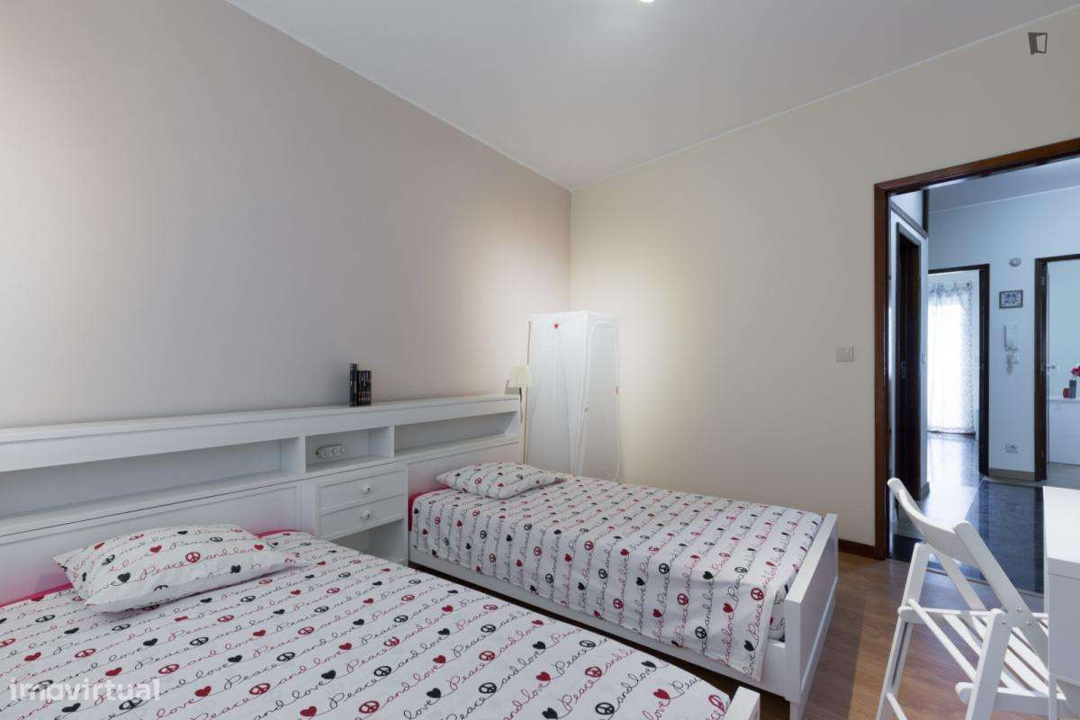 Quarto - localizado em Rio Tinto Porto - Grande imagem: 5/8