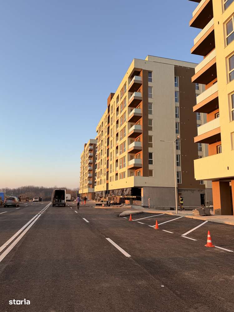 Apartament 3 camere  2 bai si bucătărie închisă Copou zona Mega Image-6