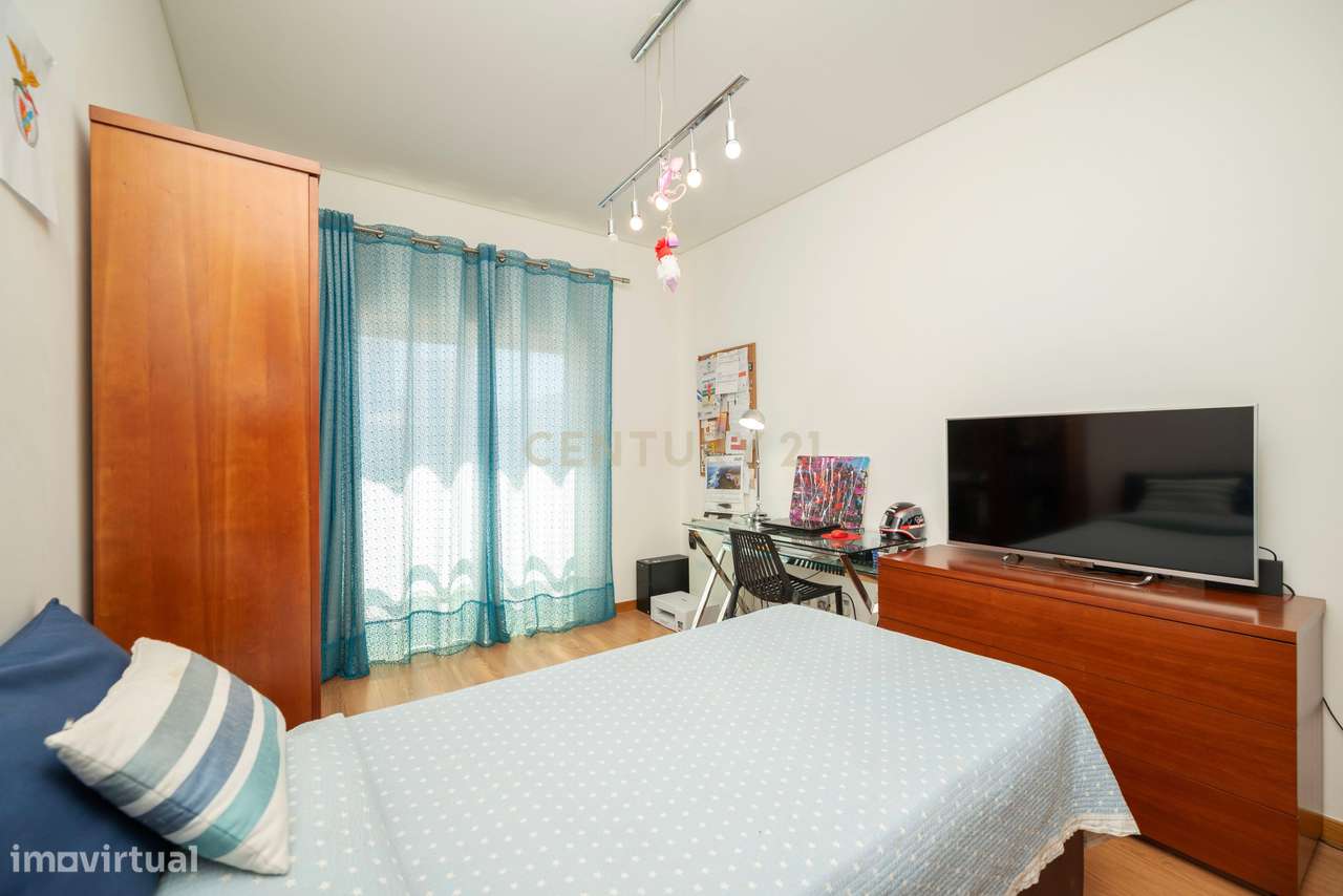 APARTAMENTO T4 DE SONHO NA AMORA | SEIXAL-24