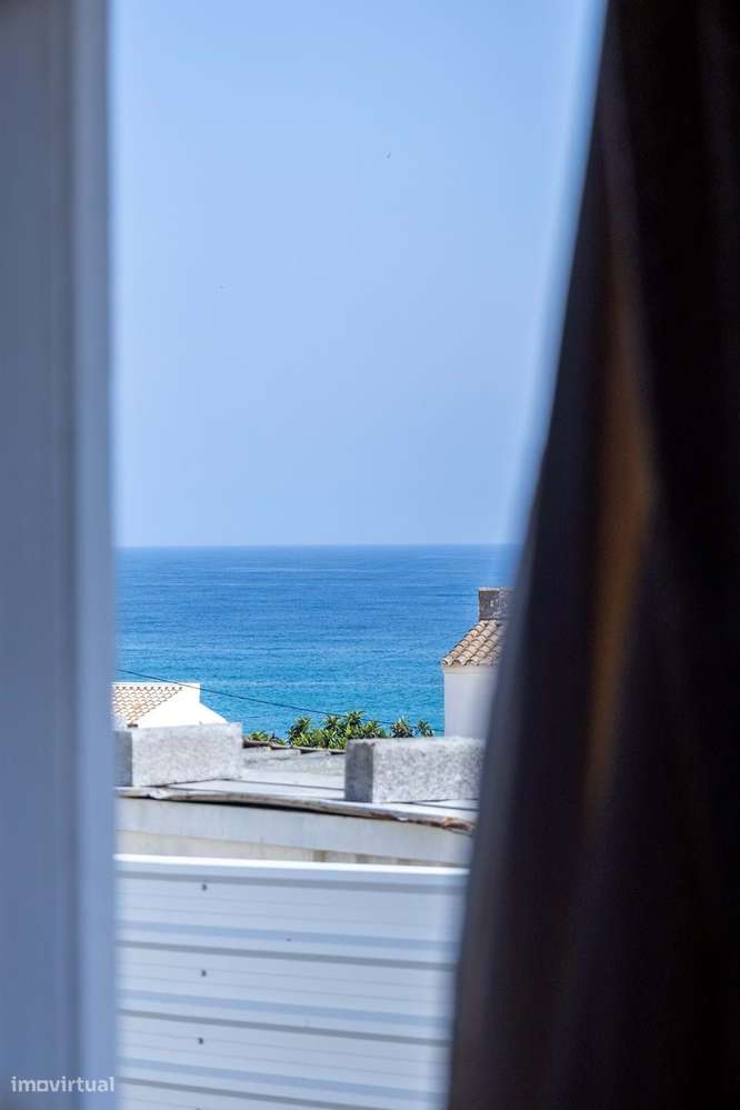 MORADIA TÉRREA COM 3 QUARTOS NO CORAÇÃO DA PRAIA DA LUZ-17