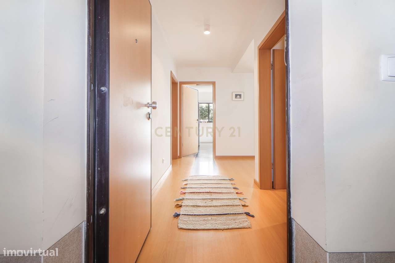 Apartamento T3 | 86 m2 + 14 m2 | Lugar de Garagem | Vista Rio Tejo | A-4