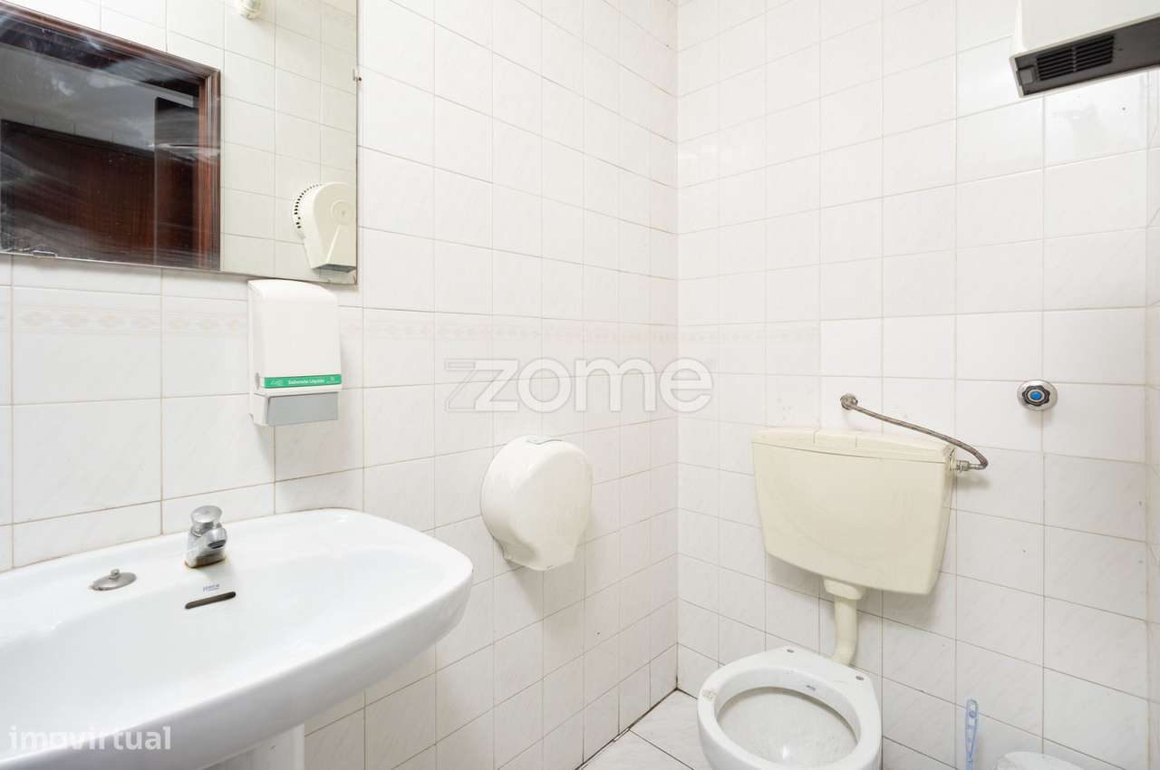 Loja perto da praia da Nazaré-13