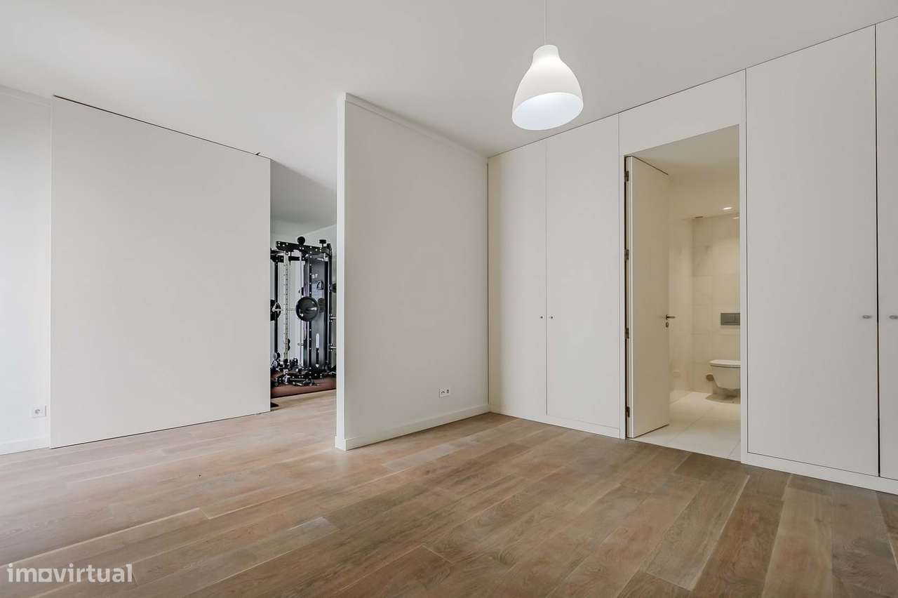 Moradia T4 com Piscina e Terraços Panorâmicos, Parede-59