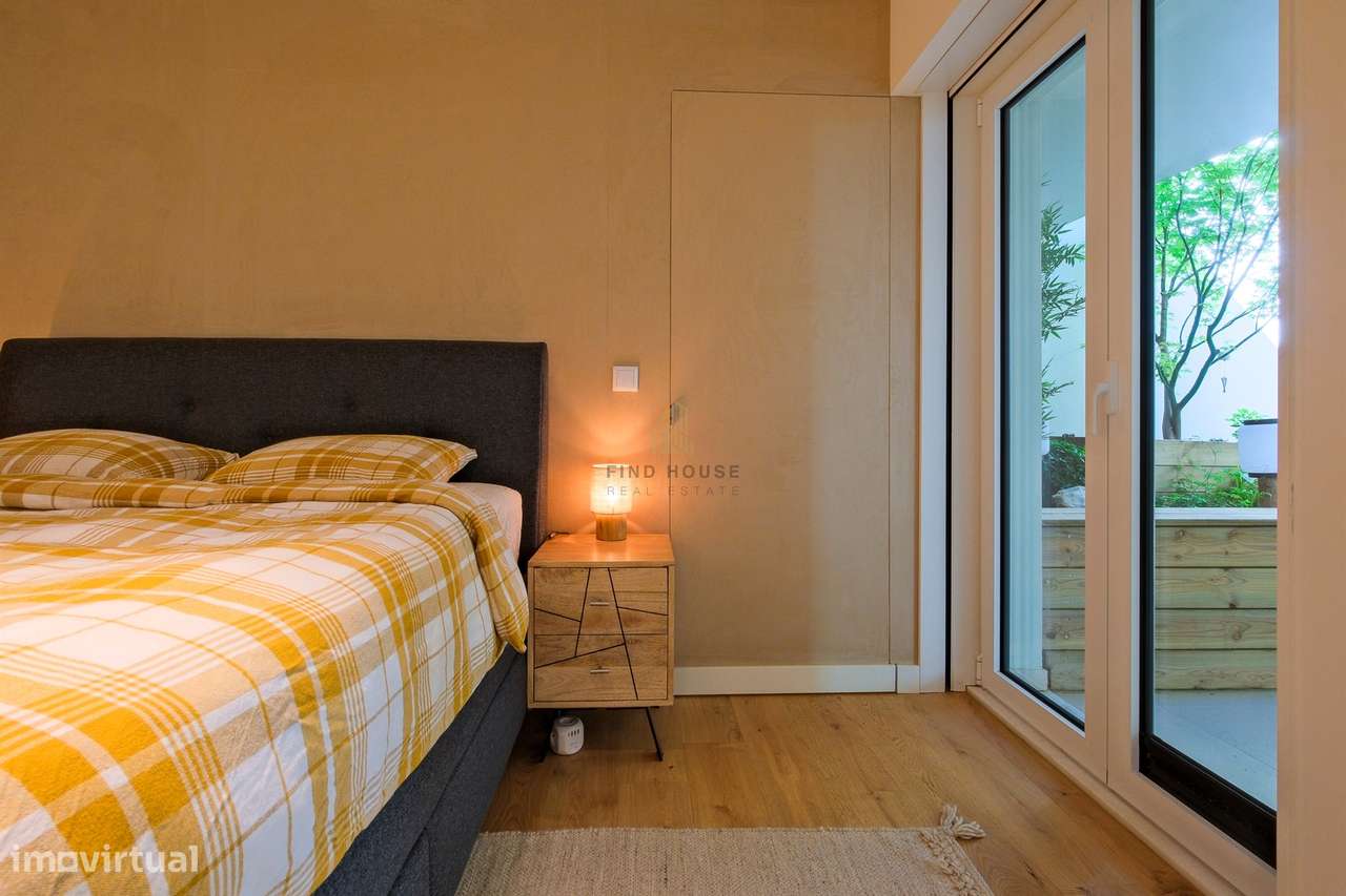 Apartamento T3 em condomínio privado, com terraços e garagem, no Prínc-51