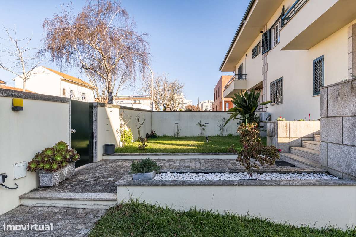 Moradia geminada T5 no centro da cidade - Grande imagem: 4/49