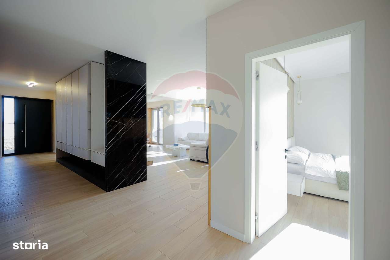 De vânzare Vilă cu 8 camere în Sânmartin, 290 mp util, teren 1100 mp-18