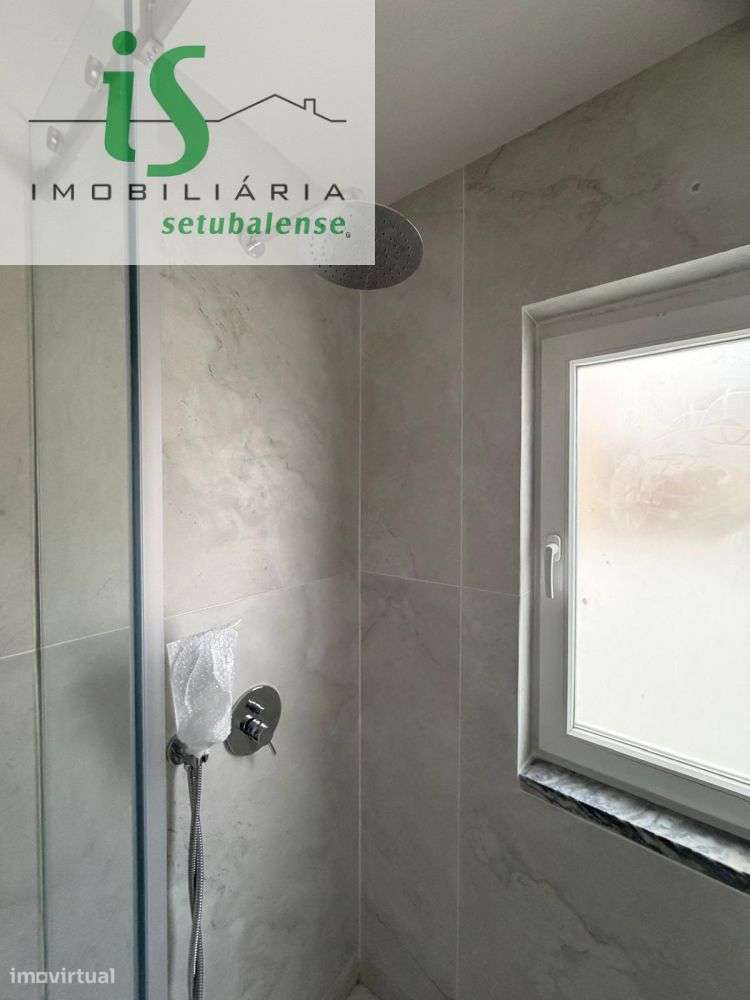 MORADIA PARA VENDA NO BAIRRO DA CONCEIÇÃO EM SETÚBAL-30
