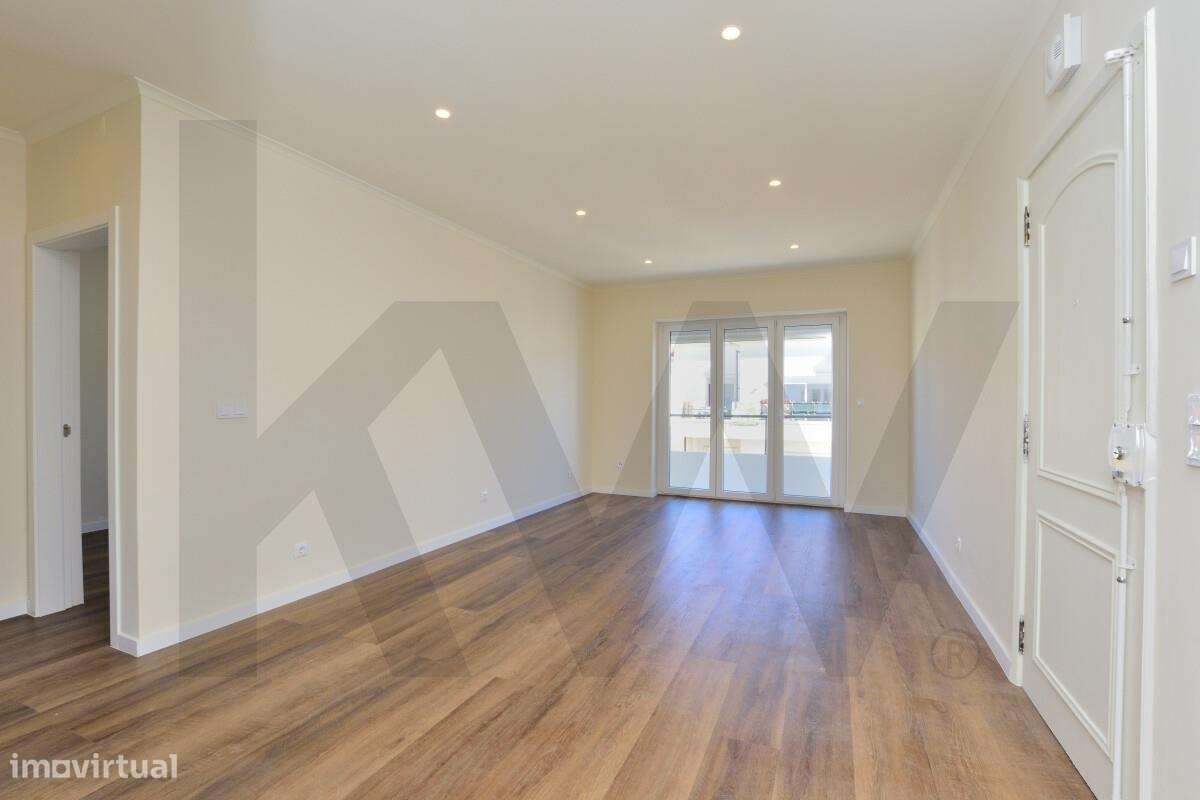 T2, 79m2, remodelado a estrear, cozinha equipada, varanda, Almada - Grande imagem: 5/24