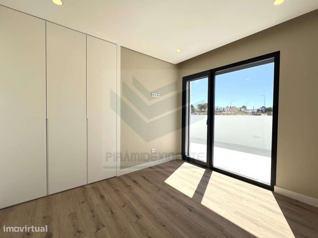 CHARMOSA! Moradia Construção NOVA Isolada, Azeitão! Central!-15