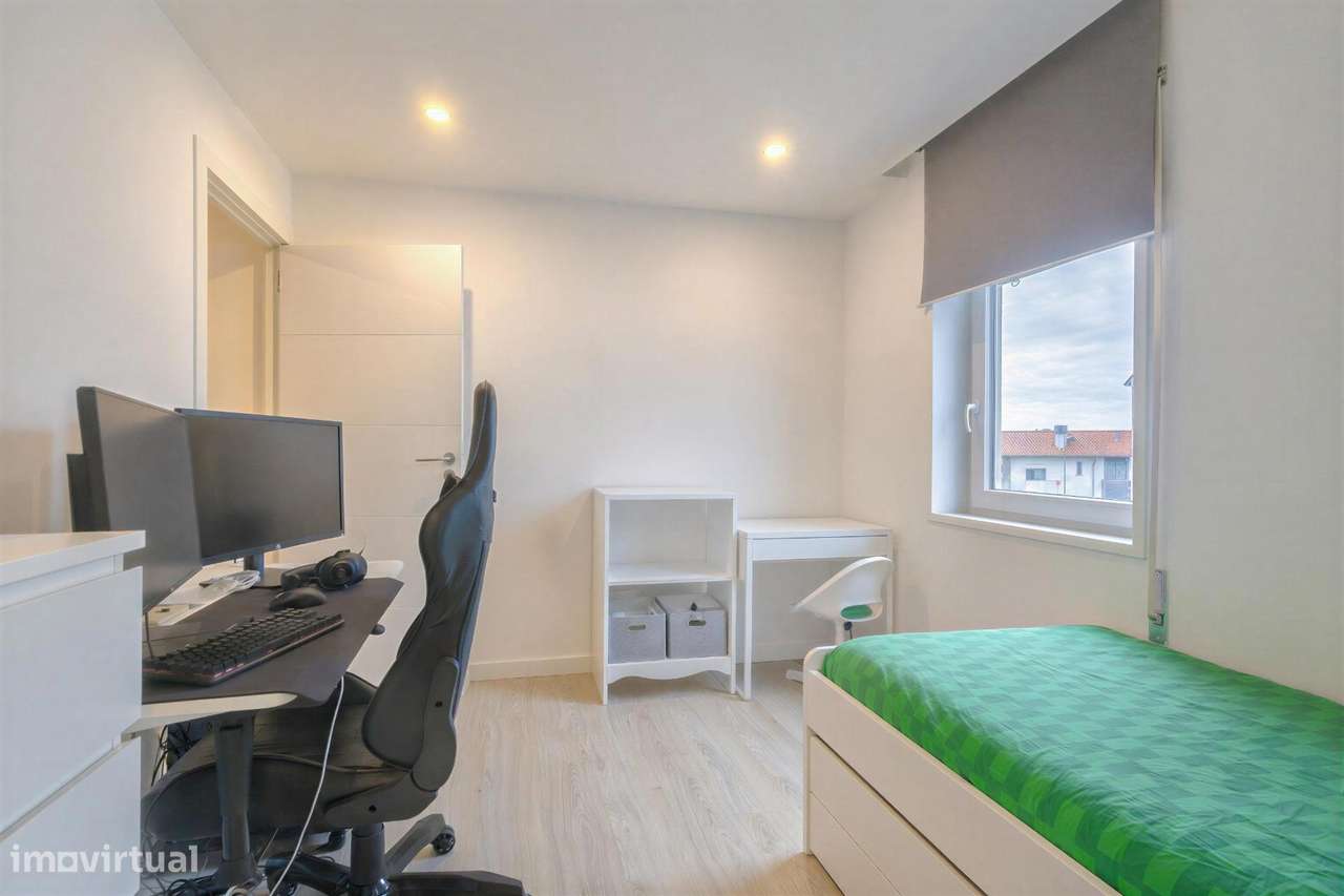 Apartamento T2 Renovado em Cruz de Pau, Matosinhos-18