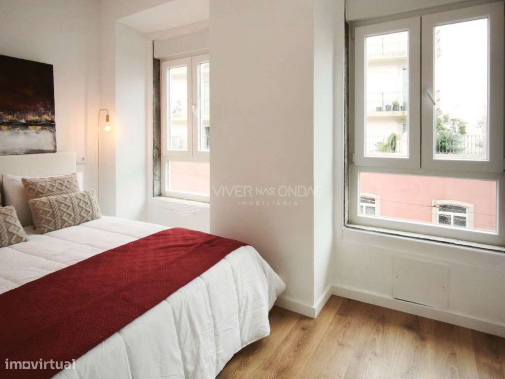 Apartamento T3 totalmente remodelado, com arrecadação, em Benfica.-17