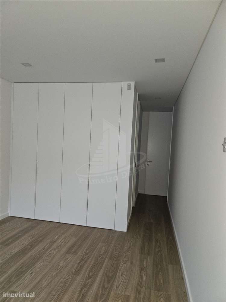 Moradia em banda em Santa Lucrécia-7