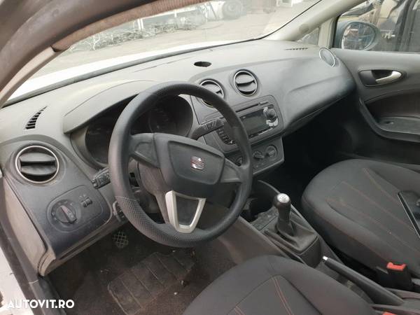 Dezmembrez Seat Ibiza 2011 1.2 benzină CGP - 3