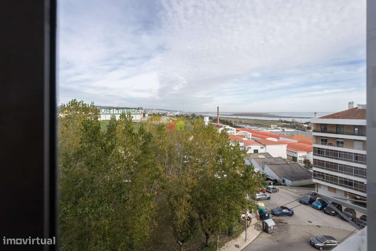 Apartamento T3, central com vista rio-19