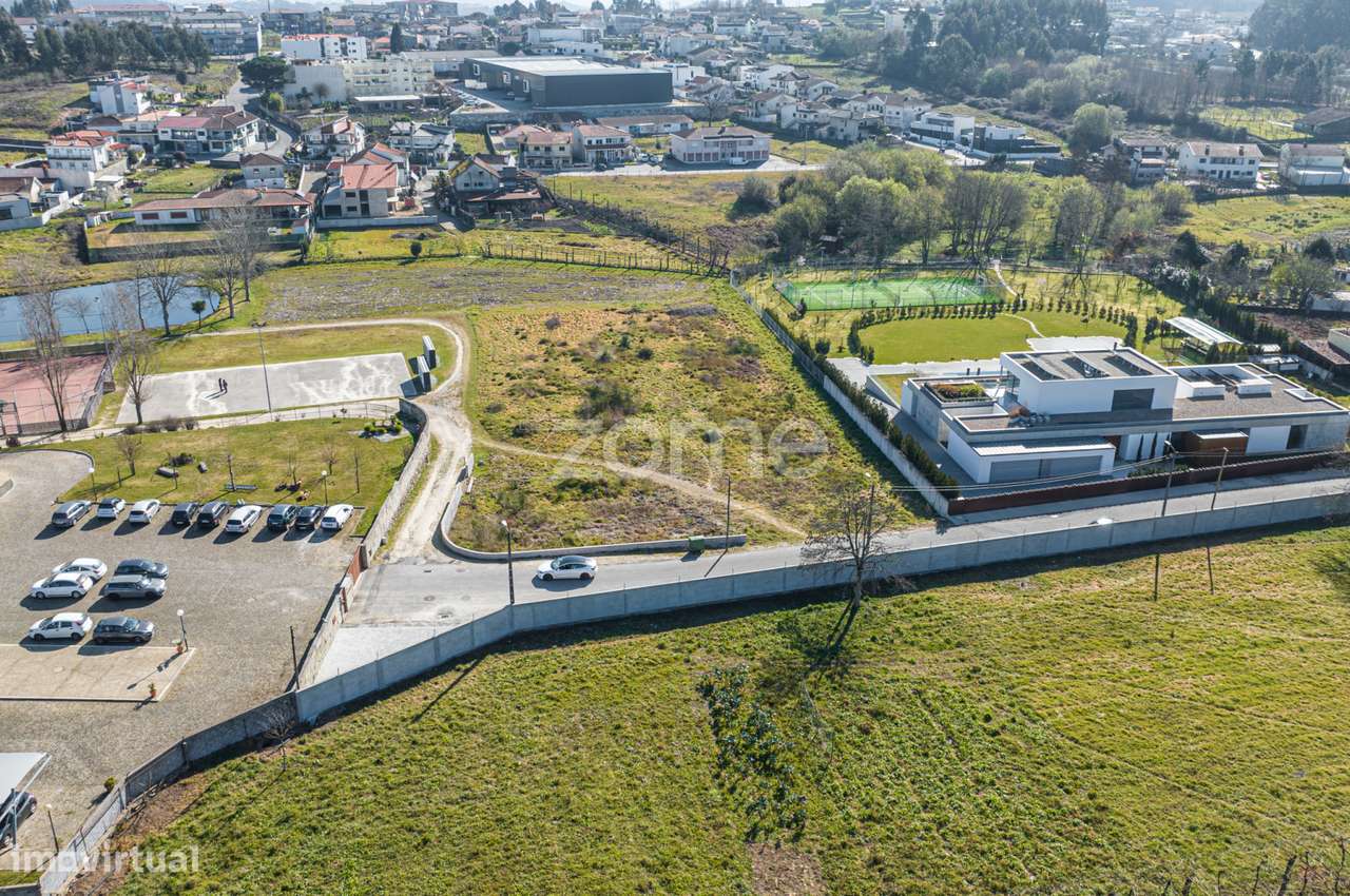 Terreno Urbano com 2280m2 em Freamunde, Paços de Ferreira. - Grande imagem: 3/10