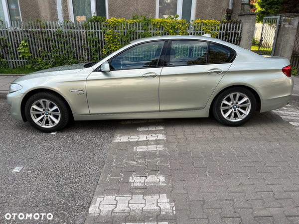 BMW Seria 5 528i xDrive - 2