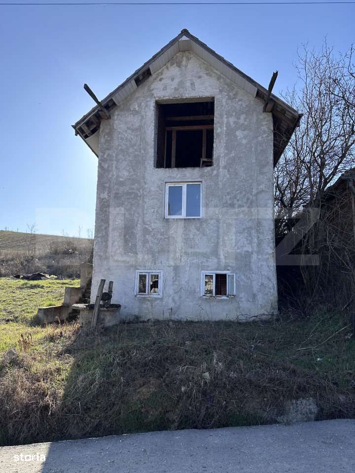 Casa semifinisata , teren generos, ideala pentru personalizare , Sanma