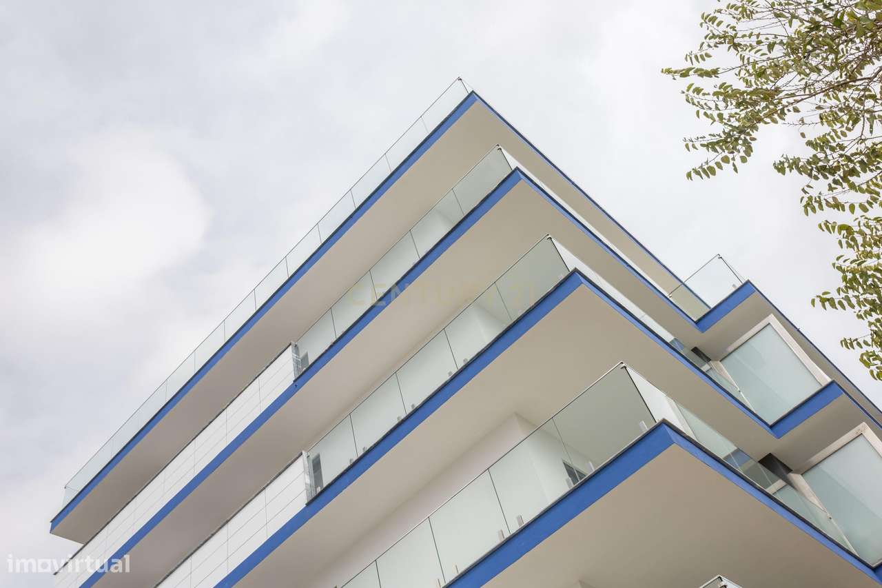 Dois Apartamentos Modernos (T3 + T2) na Qta. do Desembargador – Feijó-17