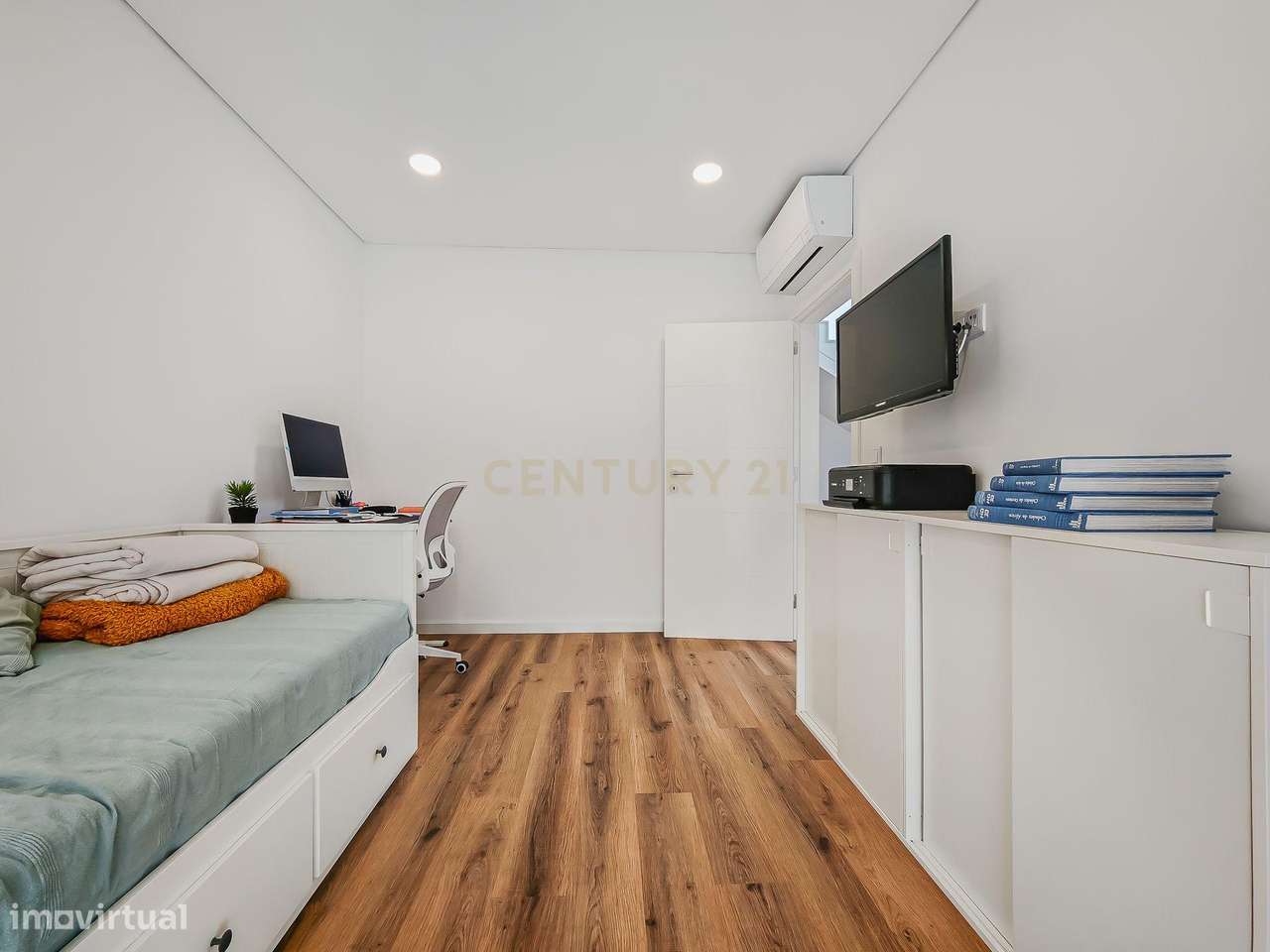 Moradia T4 Isolada | Piscina | Garagem Box | Painéis Solares | 2025 |-25