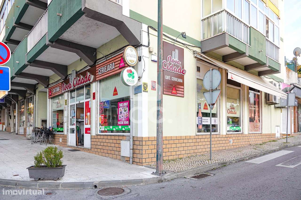 Café em pleno funcionamento com uma das melhores localizações da cidad - Grande imagem: 4/9