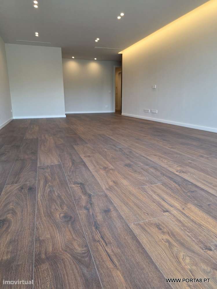 Apartamento T3 Novo com garagem-4