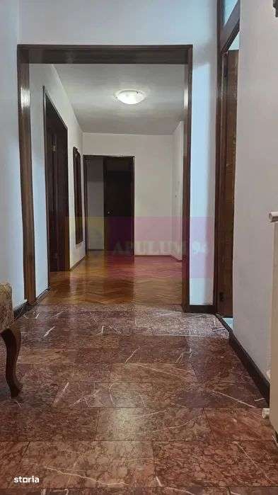 Vanzare apartament 3 camere in zona Stirbei Voda, stradal, lux - Imagine principală: 4/10