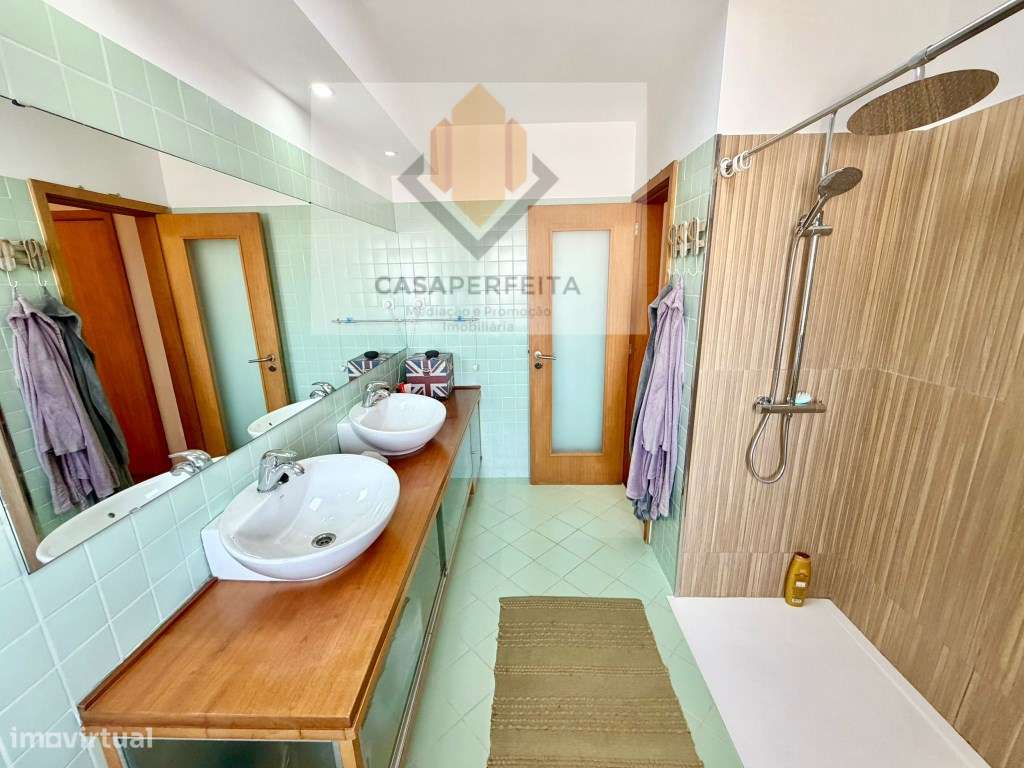 Luminosa Moradia T3+1 de 4 Frentes com Jardim, Escritório e Anexo -...-25