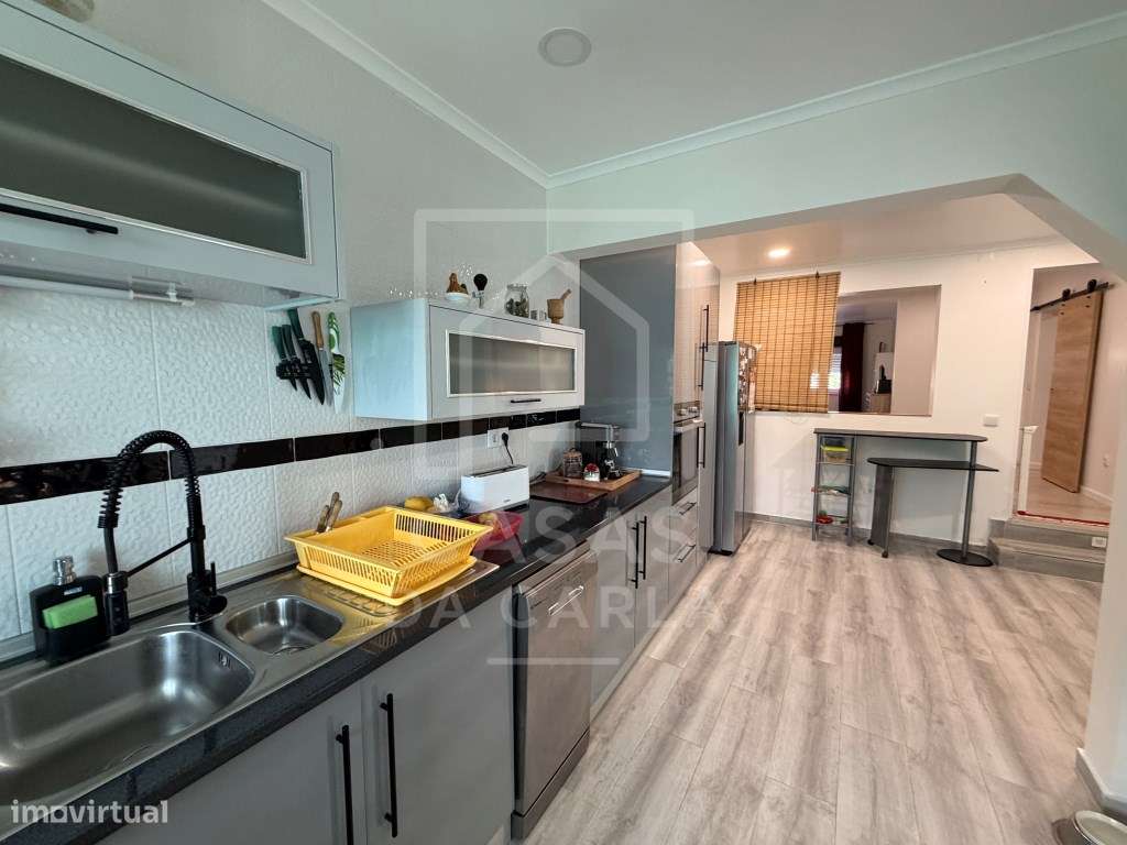 Moradia T2 com garagem e piscina completamente renovada em Canhestros-13