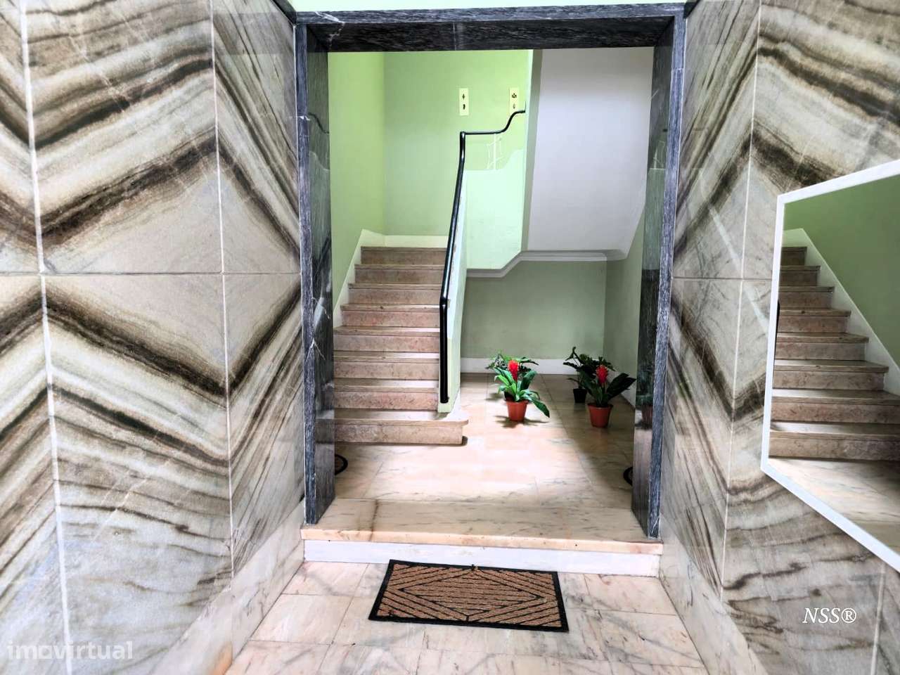 Apartamento T2 com quintal e anexo na Amadora-3