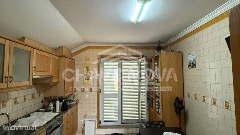 Apartamento T2 no último andar com 3 varandas e garagem-5