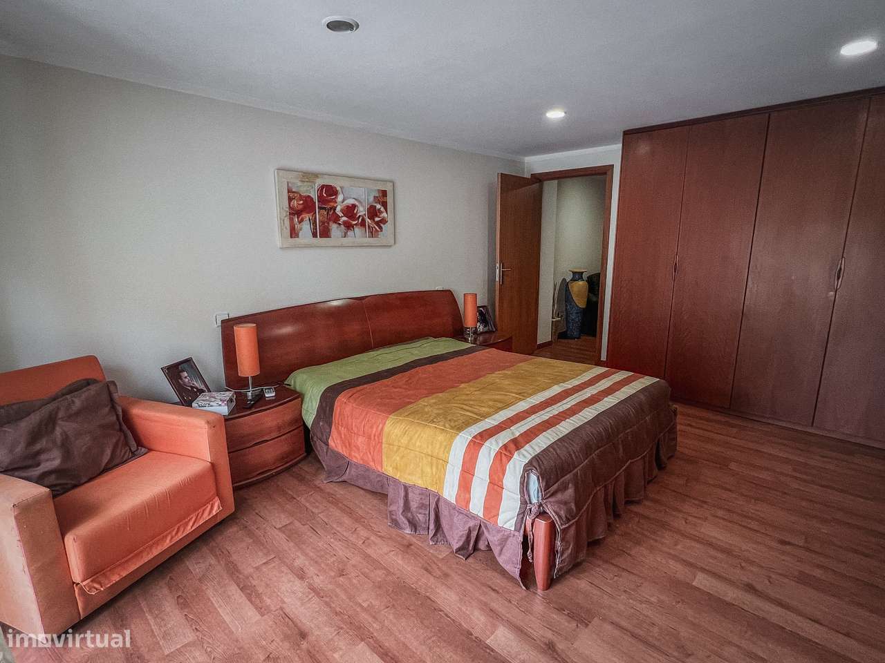 Moradia T4 no Centro de Santo Tirso com Terraço e Jardim-9