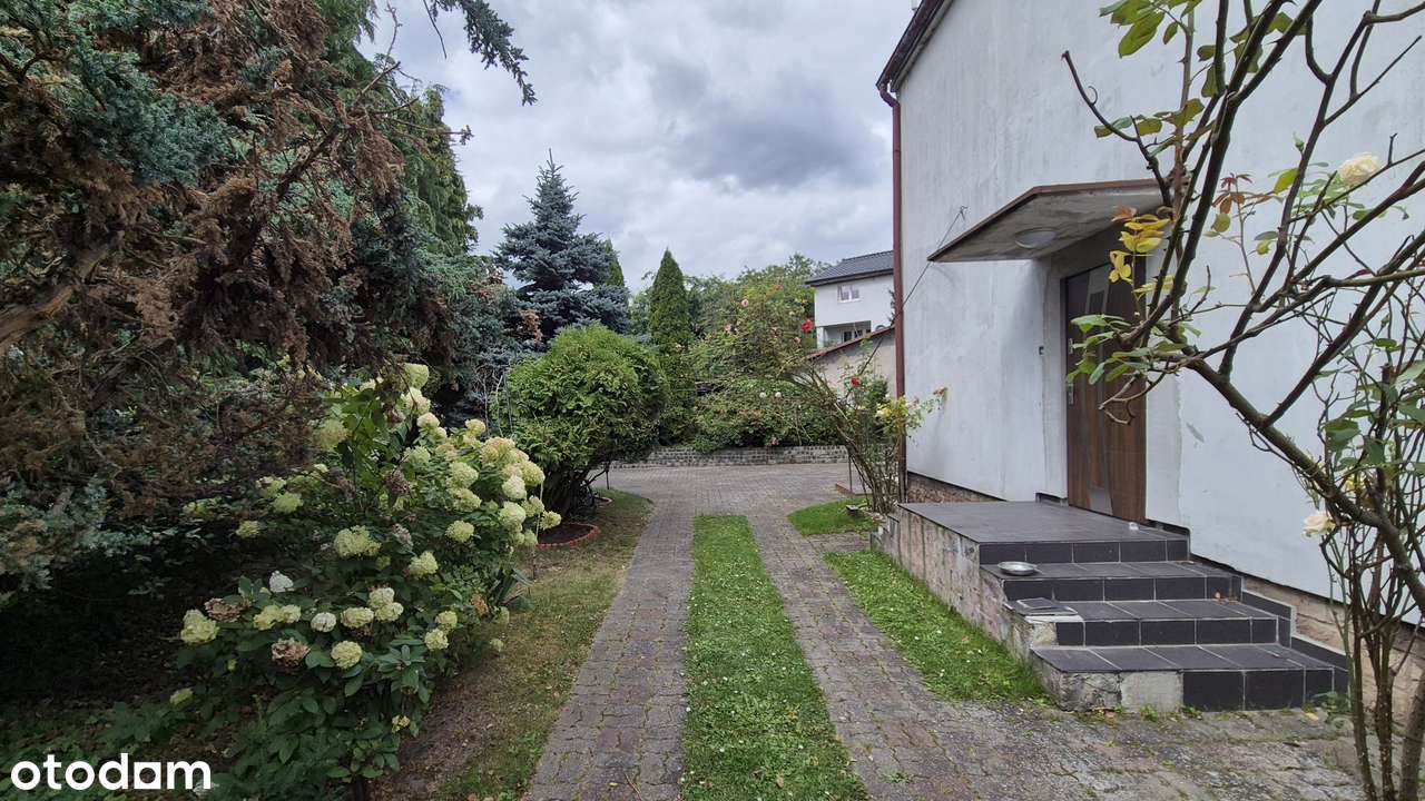 Przestronny dom z garażem i osobnym mieszkaniem-14