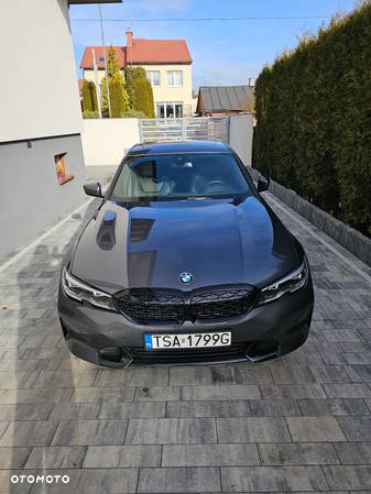 BMW Seria 3 330i Luxury Line sport - 33