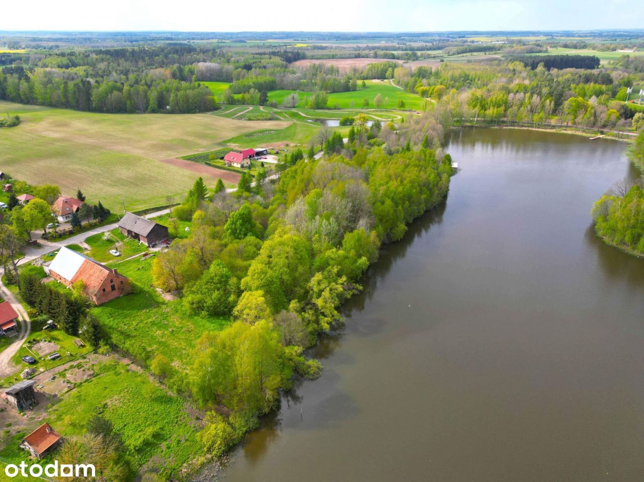 dom do remontu z pierwszą linią jeziora