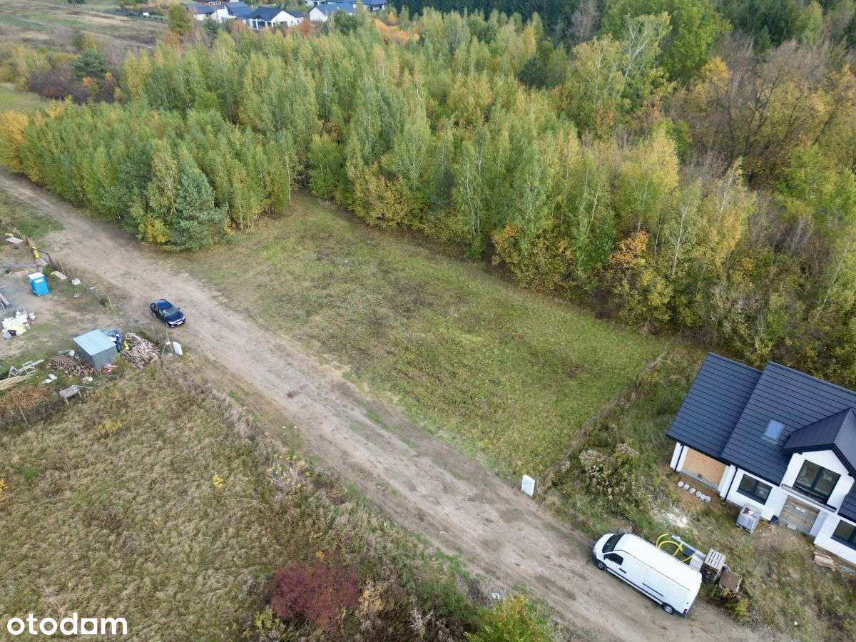 Działka otoczona zielenią, z mediami w Ruścu-6