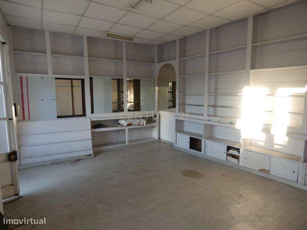 MONTEMOR-O-NOVO - Moradia que carece de obras. - Grande imagem: 5/23