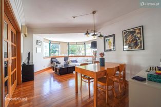 Apartamento T2 com garagem e terraço comum à beira-rio