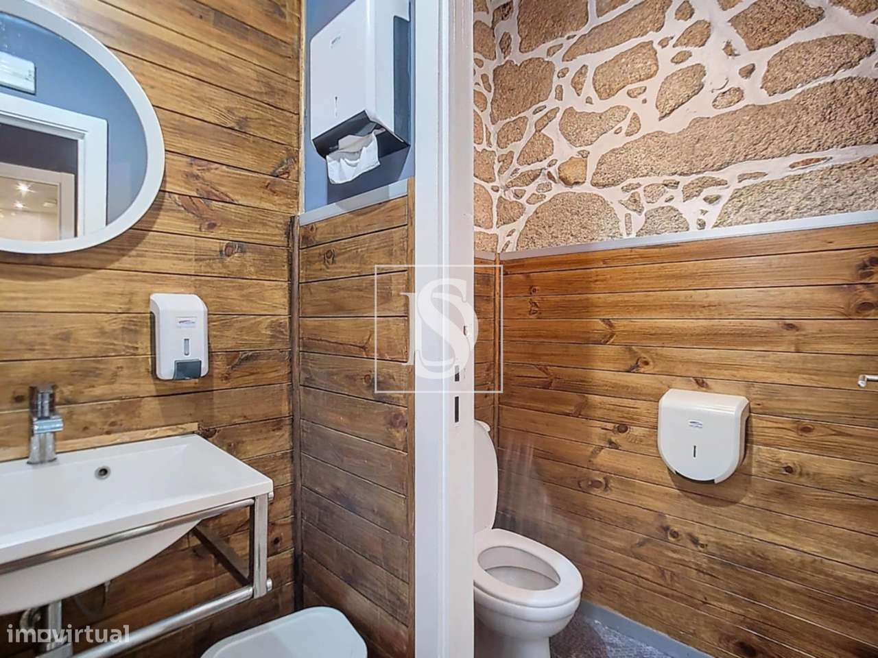 Trespasse de Restaurante no centro de Gondomar.-14