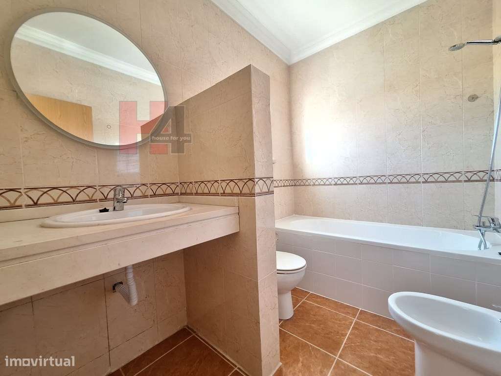 Moradia T4 com piscina inserida num terreno de 670m2 - Setúbal (OFE...-31