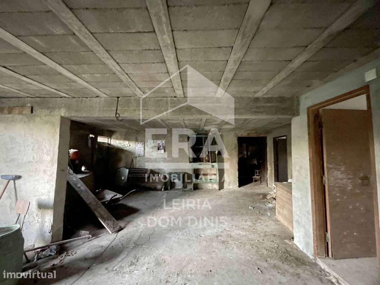 Moradia T3 em Ferreira do Zêzere implantada num terreno com 1000 m2-5