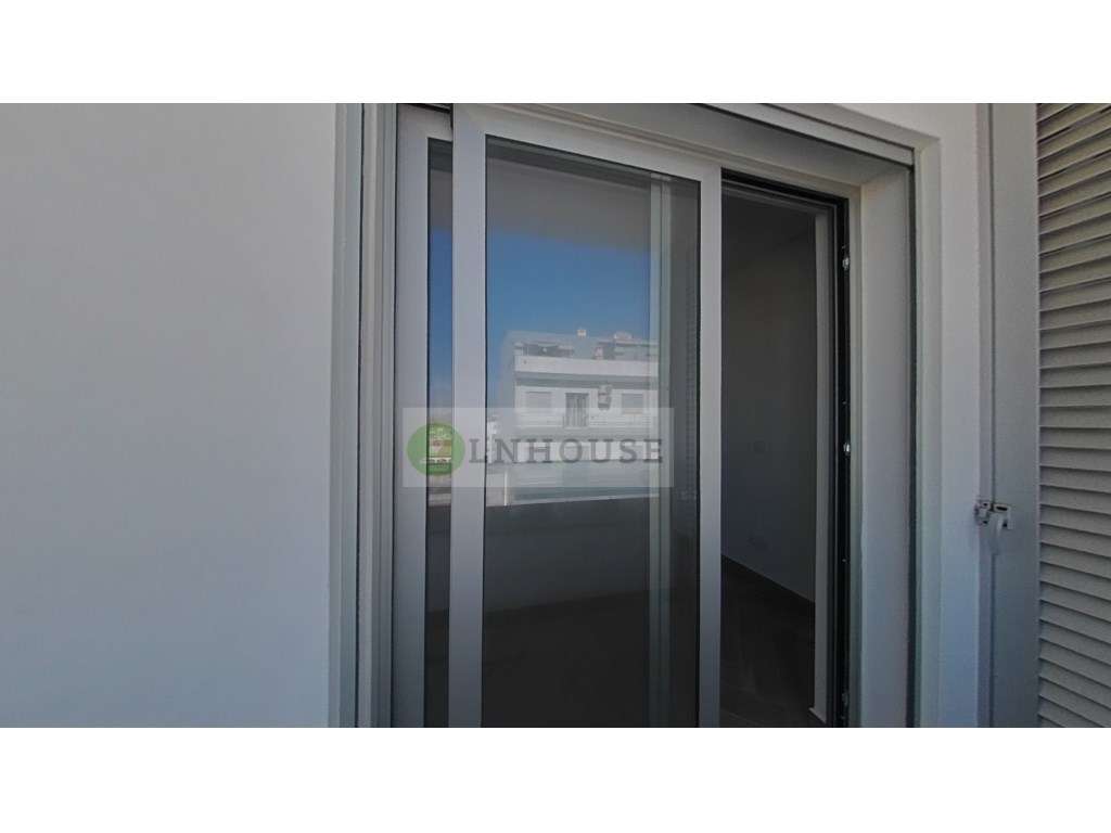 Apartamento de tipologia T1 novo a 250 m da praia de Monte Gordo.-40