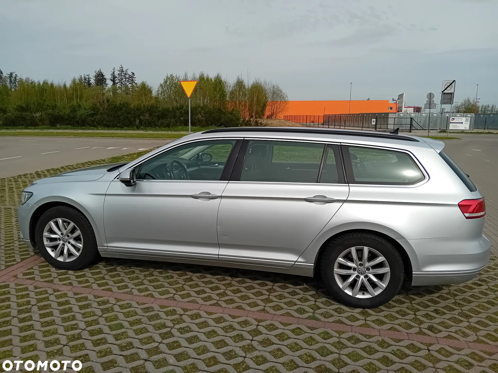 Volkswagen Passat Variant 1.6 TDI (BlueMotion Technology) Comfortline - 2