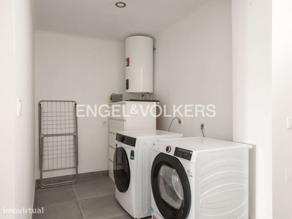 Moradia T4+3 remodelada na Charneca da Caparica-30