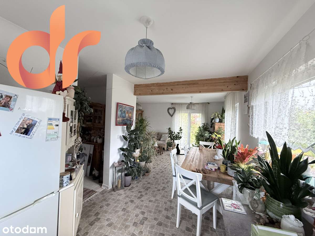 Mały dom w Przyjaźni z pięknym ogrodem-4