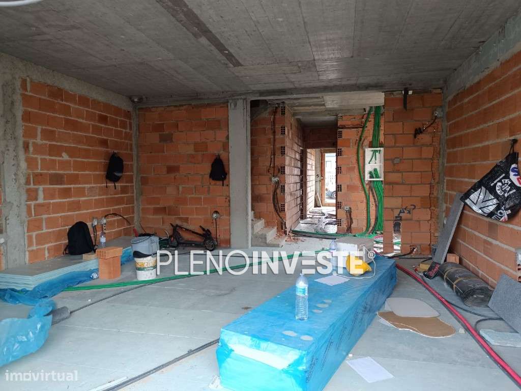 Moradia nova com piscina em Fernão Ferro-19