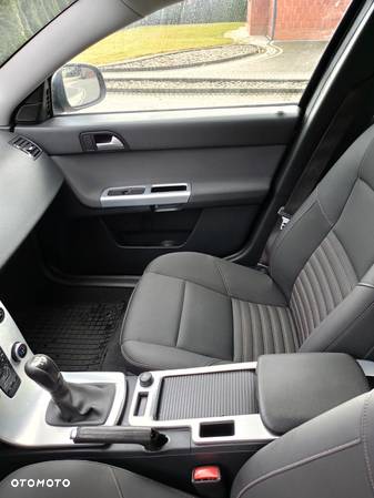 Volvo V50 D2 Momentum - 23