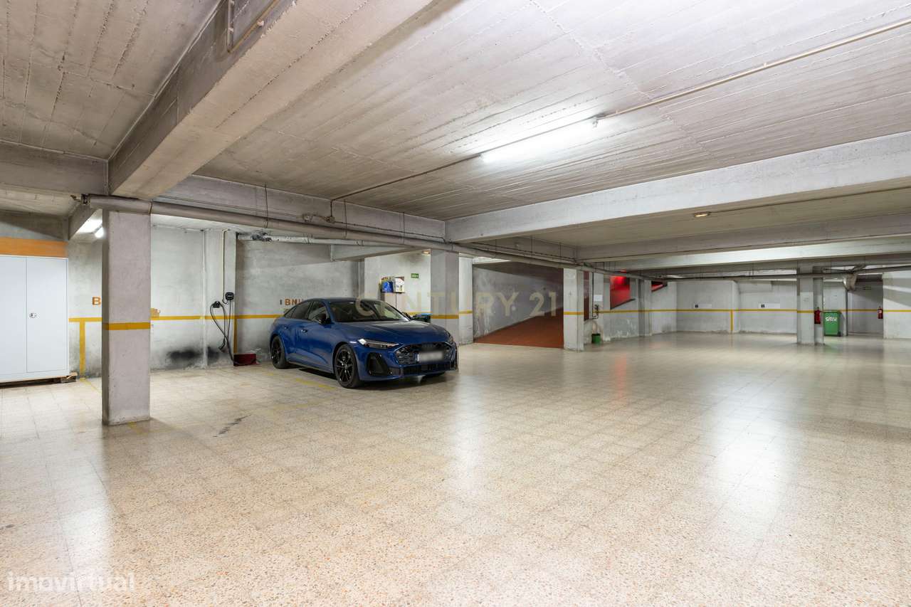 Trespasse de Bar / Restaurante de Diversão Noturna na Av. Marques de T-8