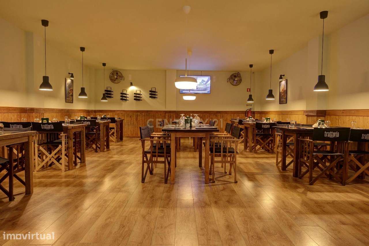 Restaurante "Trattoria"  totalmente equipado e a funcionar. - Grande imagem: 3/15